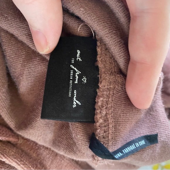 Urban Outfitters • Slouchy Vail Velour Hoodie Sweatshirt in Mauve - Picture 11 of 13